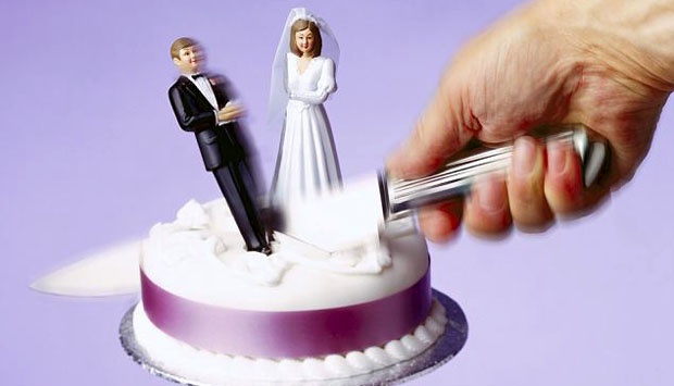 Bercerai karena ingin menikahi mantan, Ian malah kehilangan dua-duanya
