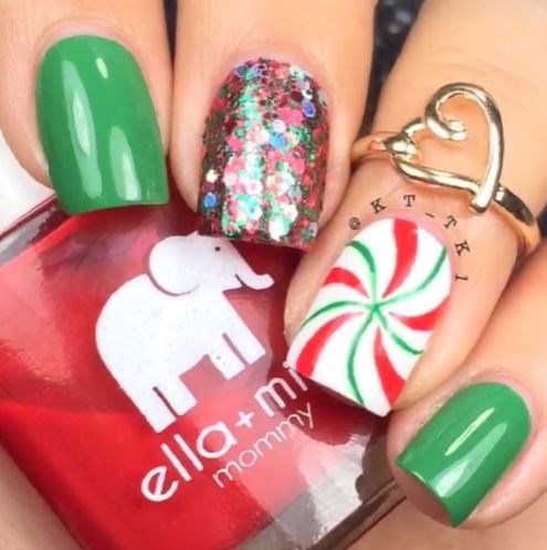 25 Nail art yang bikin kamu buru-buru ngecat kuku merayakan Natal