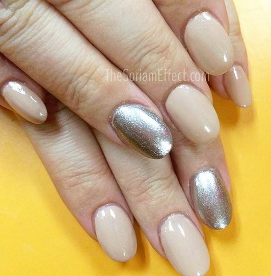 25 Nail art yang bikin kamu buru-buru ngecat kuku merayakan Natal