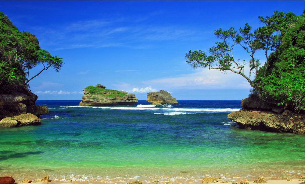 15 Pantai di Malang yang nggak kalah keren dari Bali