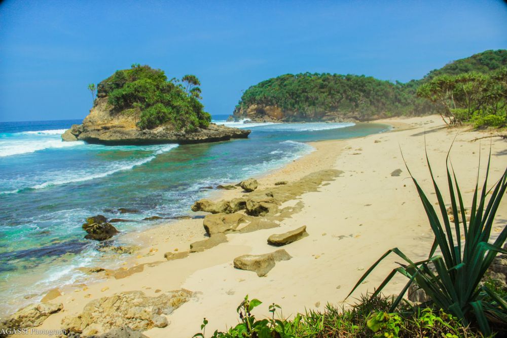 15 Pantai di Malang yang nggak kalah keren dari Bali 
