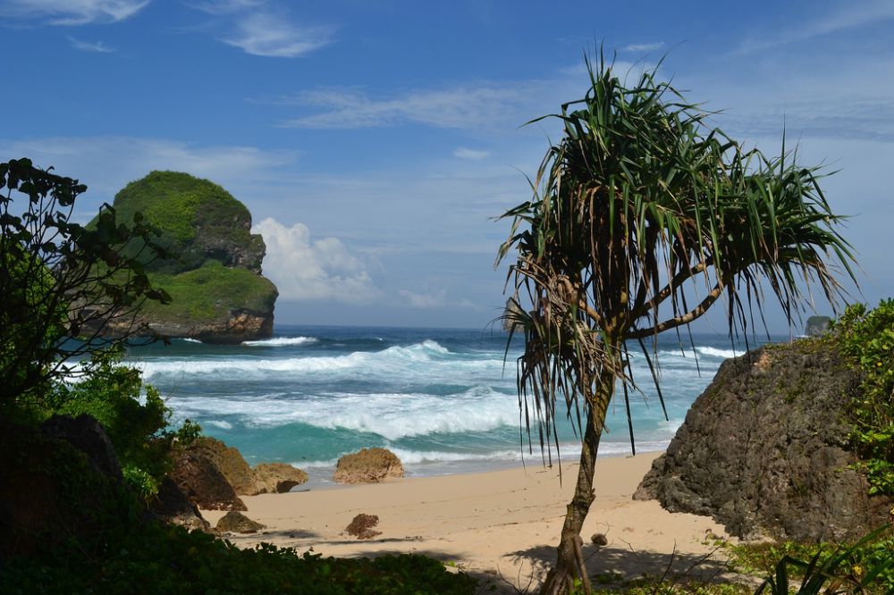 15 Pantai di Malang yang nggak kalah keren dari Bali 