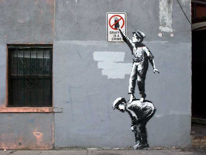15 Grafiti cerdas karya Banksy, seniman misterius asal Inggris
