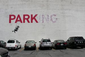 15 Grafiti cerdas karya Banksy, seniman misterius asal Inggris