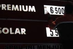 Hore, harga Premium turun, tahun baru tambah ceria...