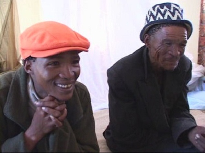 Kisah tragis akhir hidup Nixau bintang film God Must be Crazy Kisah tragis akhir hidup Nixau bintang film God Must be Crazy