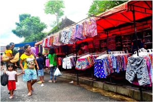 Asal saat menawar harga baju di pasar, ibu ini kena batunya sendiri