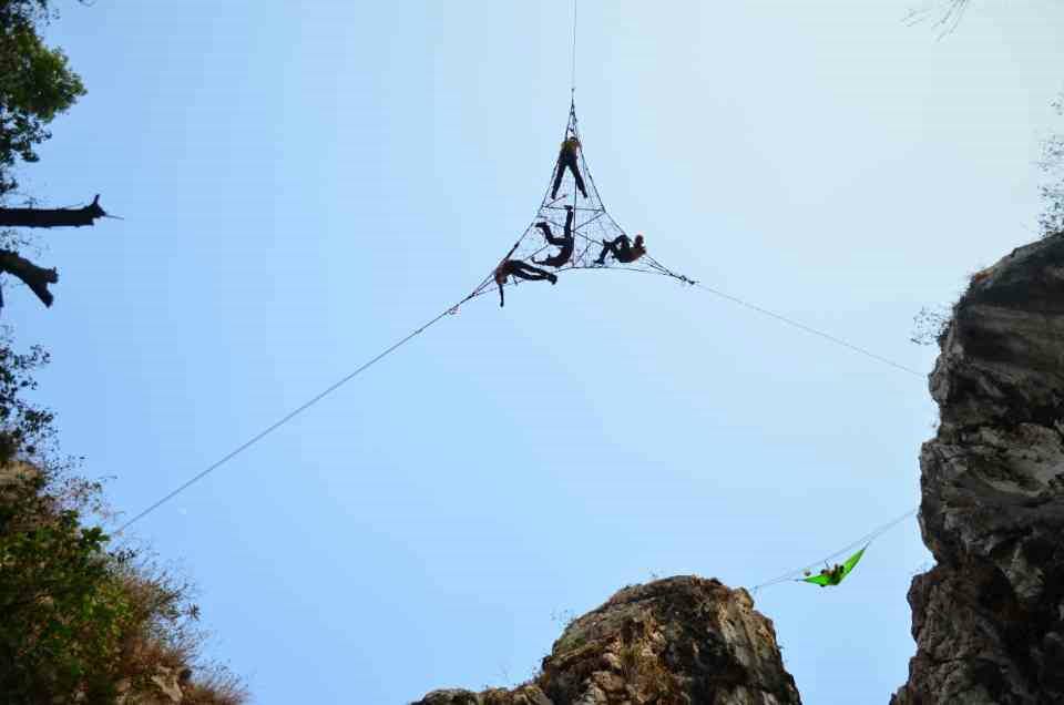 20 Aksi esktrem Hammockers ini dijamin bikin kamu melongo, keren!