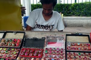 Kemilau akik pudar, dulu sehari raup Rp 1,5 juta sekarang Rp 50 ribu