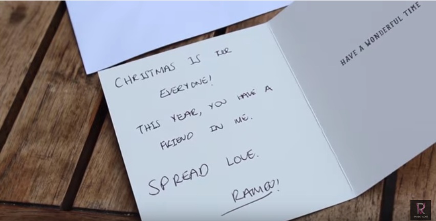  Pria muslim ini berikan kado Natal kepada pengangguran di jalanan