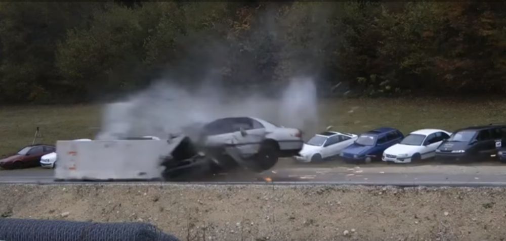  Ini yang terjadi pada mobilmu saat tabrakan dengan kecepatan tinggi