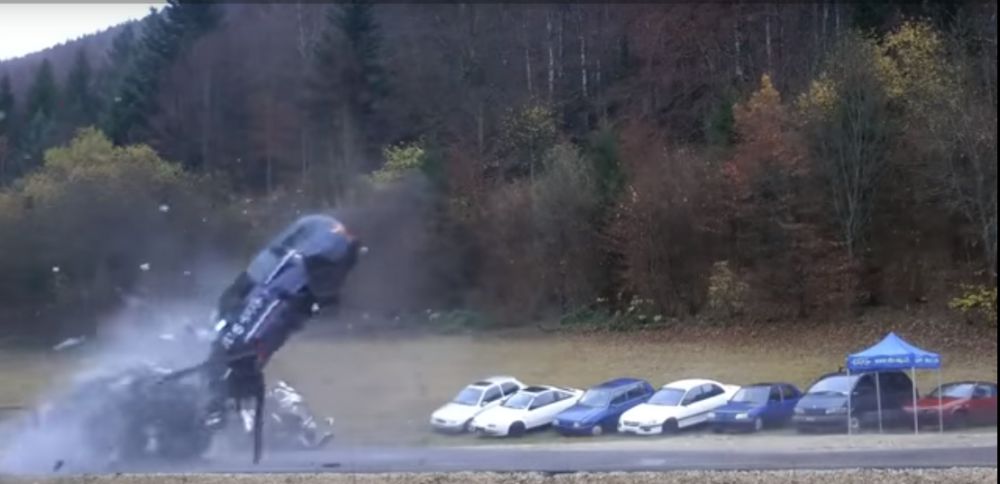  Ini yang terjadi pada mobilmu saat tabrakan dengan kecepatan tinggi