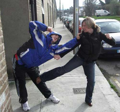 19 Trik ampuh pertahanan diri saat bertemu penjahat di jalan, pahami! 19 Trik ampuh pertahanan diri saat bertemu penjahat di jalan, pahami!