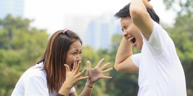 Ini alasan pasangan bahagia jarang up date status media sosial