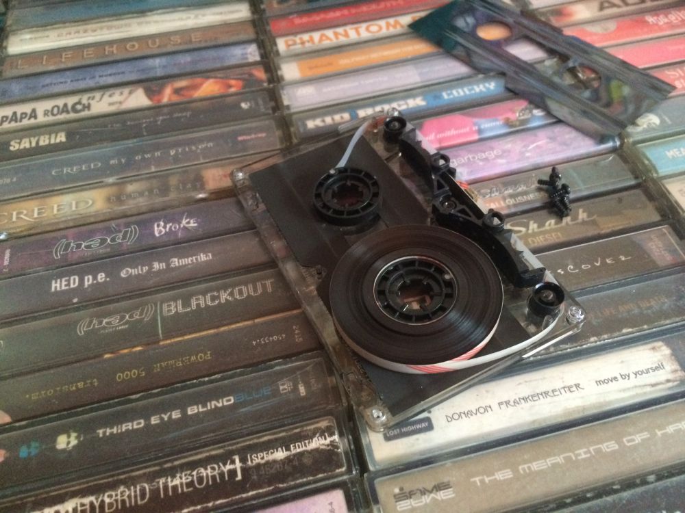 Tak bisa dilupakan, 13 kenangan manis saat kaset tape berjaya era 90an