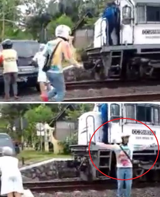 Mendebarkan! Mobil ini lolos dari tabrakan kereta api