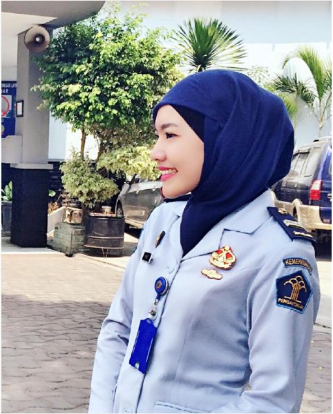 Ini dia Yonina, sipir cantik yang bikin hati cowok 'terpenjara', aw!