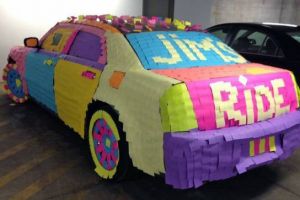 16 Cara menjahili teman kantor paling gokil, mau coba? 