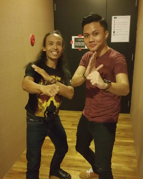 Tak cuma ganteng, suara emas anak Sule ini dijamin bikin baper cewek!  Tak cuma ganteng, suara emas anak Sule ini dijamin bikin baper cewek!