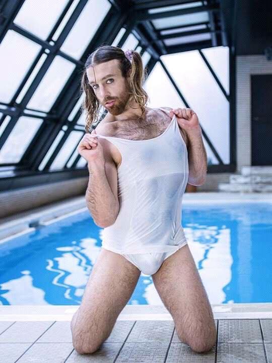 Cowok ini ngebet banget jadi feminin, dan hasilnya bikin ketawa ngakak