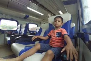  Cukup bayar Rp 10.000, kamu bisa naik kereta api eksekutif ini