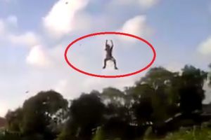 Bikin ketawa, niatnya bermain layang-layang malah terbang sekalian