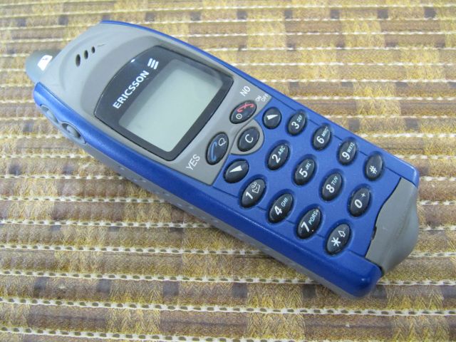 Wah, handphone lawas buruan kolektor ini dibanderol sampai Rp 5 juta