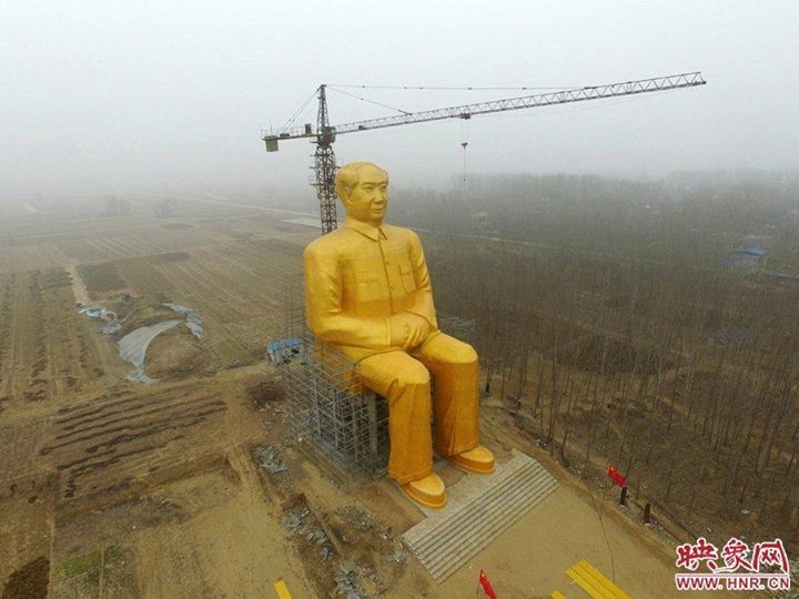 Patung emas 36,6 meter di China ini malah tak mirip Mao Zedong