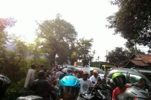 Gara-gara tak sabar saat macet, bogem mentah melayang