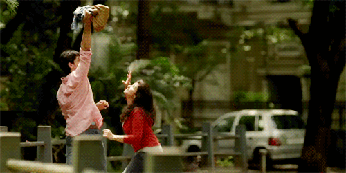 9 Alasan kenapa cowok harus coba pacaran sama cewek berpostur pendek 9 Alasan kenapa cowok harus coba pacaran sama cewek berpostur pendek