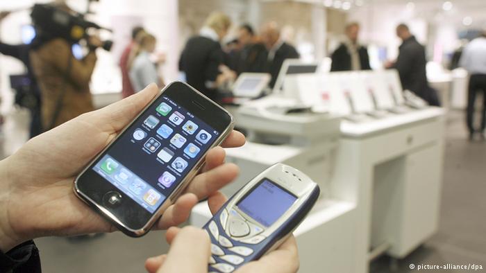 12 Alasan tak terduga handphone jadulmu tak perlu diganti smartphone!