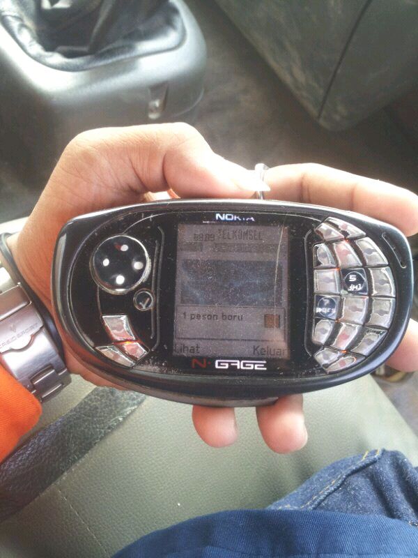 12 Alasan tak terduga handphone jadulmu tak perlu diganti smartphone!