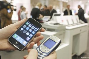 12 Alasan tak terduga handphone jadulmu tak perlu diganti smartphone!