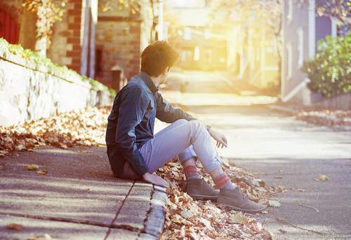 9 Keunggulan cowok pendiam yang nggak boleh diremehkan cewek