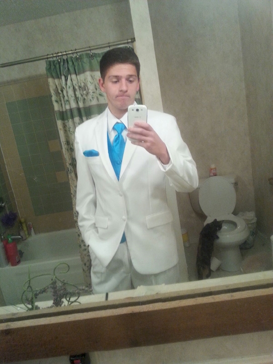 16 Kejadian tak terduga jika kamu selfie nggak tahu tempat, malu deh!