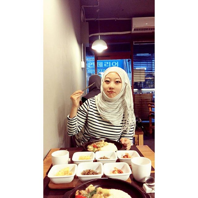 Sudah cantik dan berhijab, gadis Korea ini juga mengajar bahasa Arab