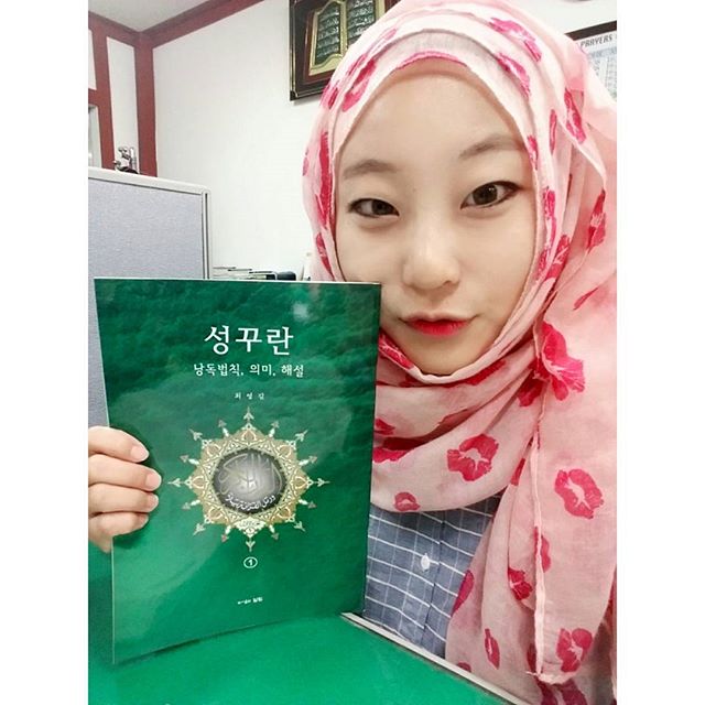 Sudah cantik dan berhijab, gadis Korea ini juga mengajar bahasa A