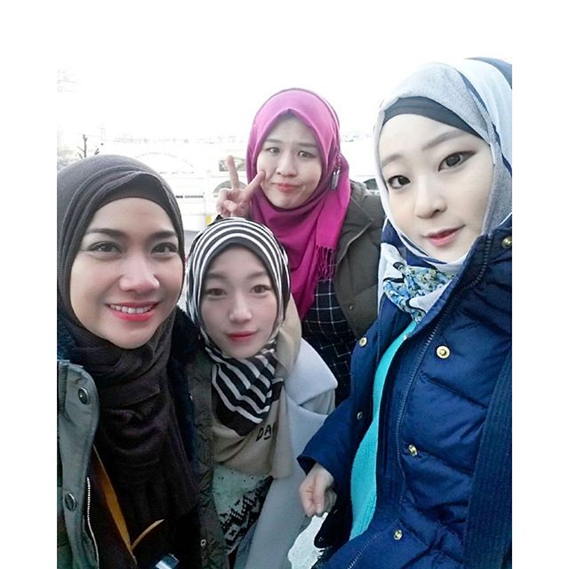 Sudah cantik dan berhijab, gadis Korea ini juga mengajar bahasa Arab