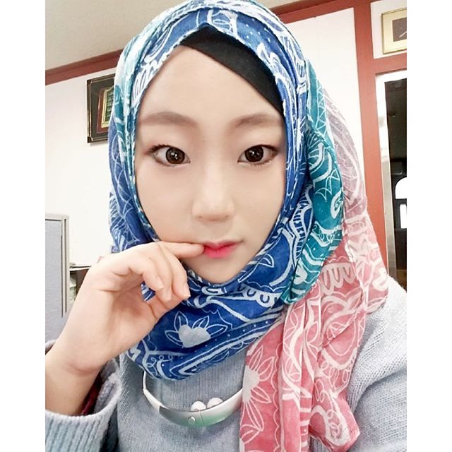 Sudah cantik dan berhijab, gadis Korea ini juga mengajar bahasa Arab