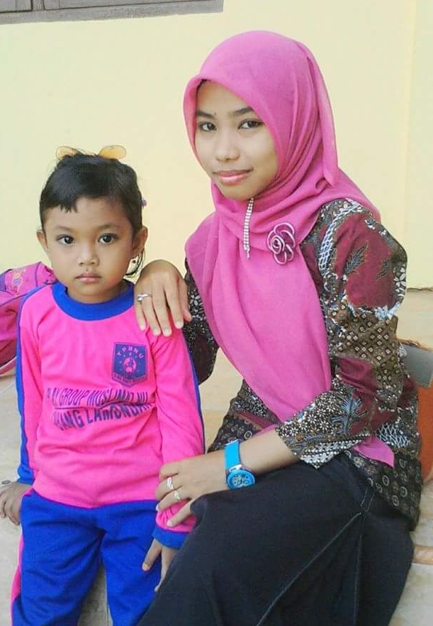 TKI ini azan di depan pacarnya agar lamarannya diterima, mengharukan!