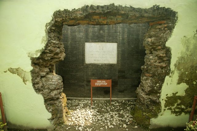 Di sini Diponegoro tangan kosong jebol tembok saat dikepung Belanda