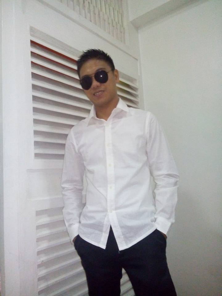 Bahagianya wanita mungil ini, dipersunting pria muda nan rupawan