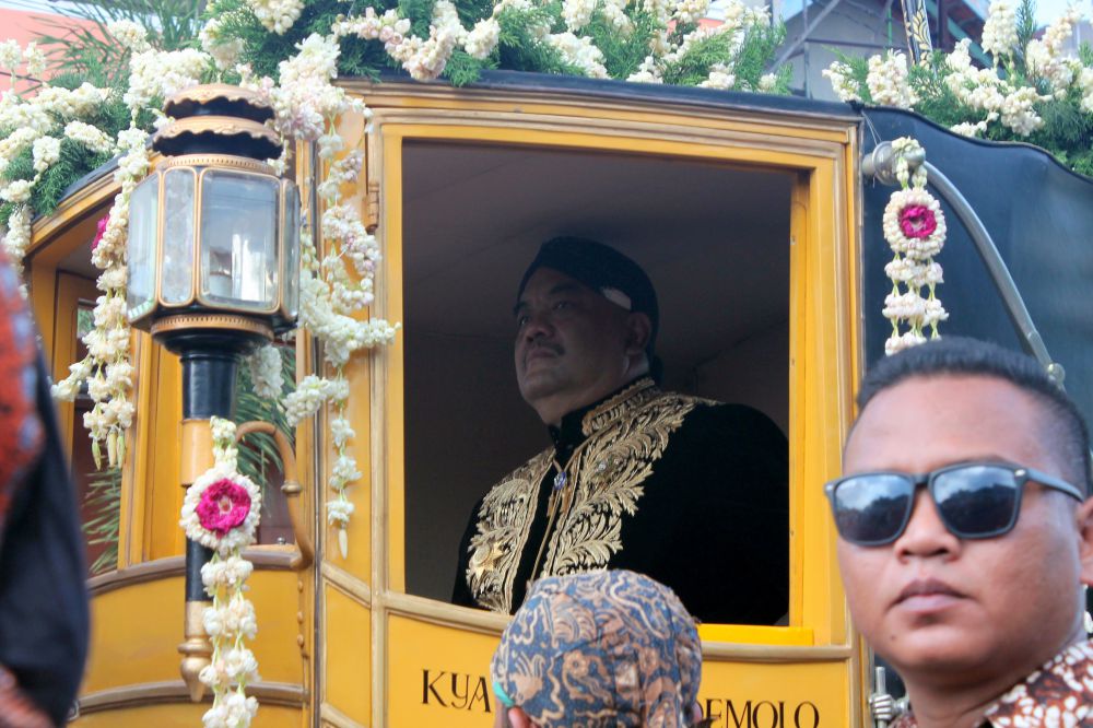 Paku Alam X dikirab naik kereta usia 2 abad hadiah dari Thomas Raffles