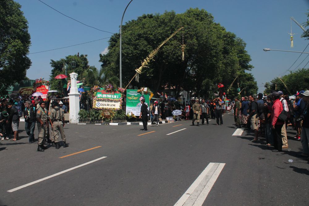 Indro Warkop DKI naik kuda ikuti kemeriahan kirab Paku Alam X