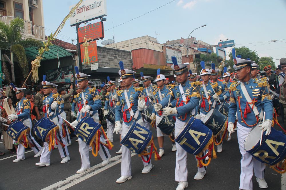 Indro Warkop DKI naik kuda ikuti kemeriahan kirab Paku Alam X