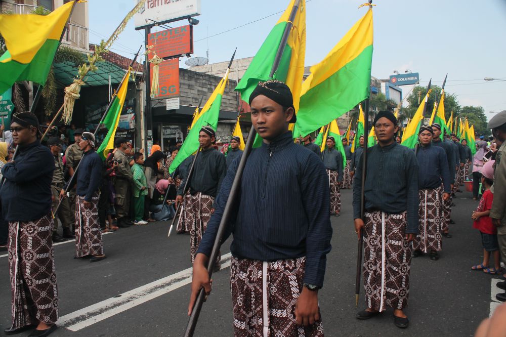 Indro Warkop DKI naik kuda ikuti kemeriahan kirab Paku Alam X