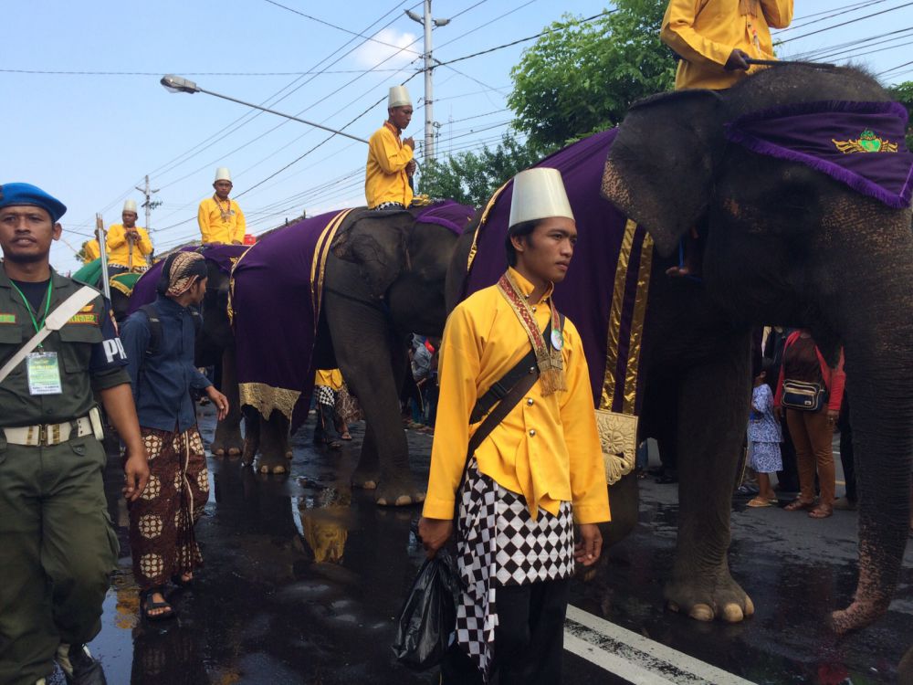 Indro Warkop DKI naik kuda ikuti kemeriahan kirab Paku Alam X