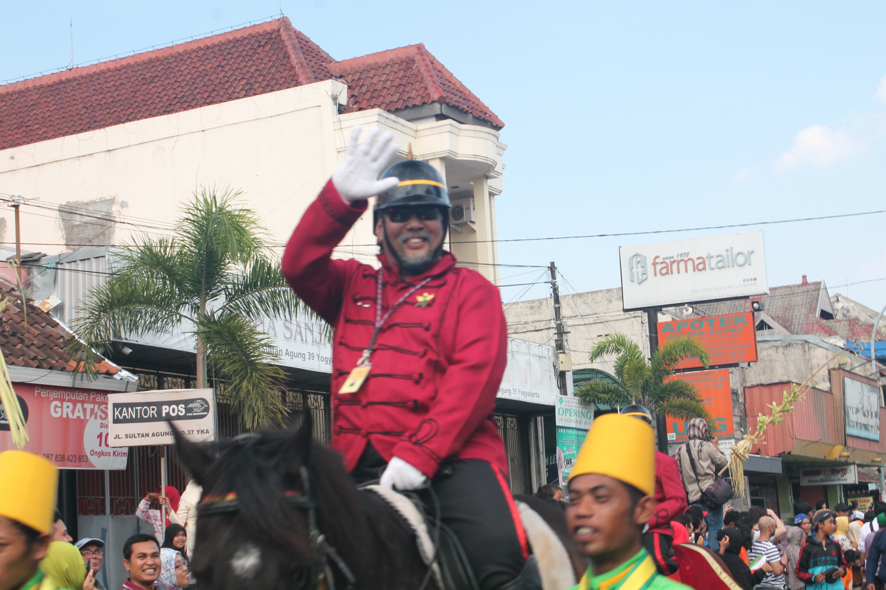 Indro Warkop DKI naik kuda ikuti kemeriahan kirab Paku Alam X