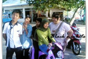 Persahabatan Ade merenggang karena pacar sahabat yang over protektif