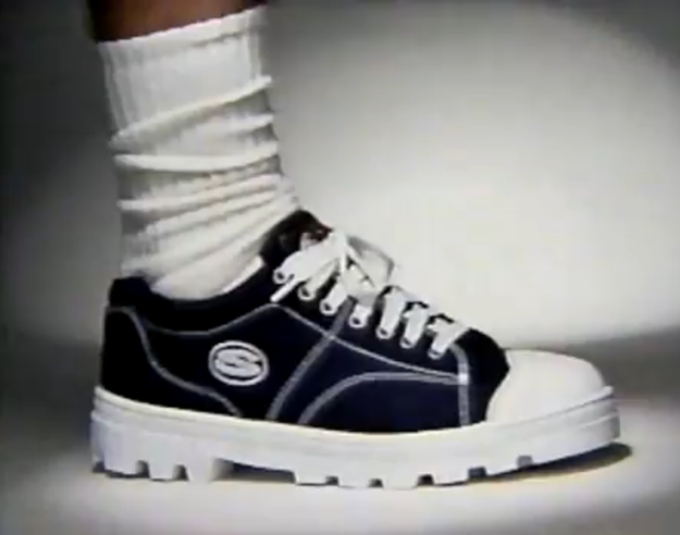 19 Gaya fashion era 90-an yang selalu dirindukan, khas banget!